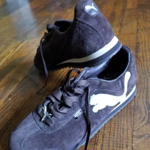 Women's size 8 puma sneakers